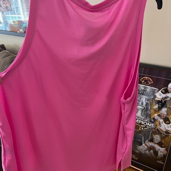 Women’s plus size sleeveless Nike tee - Picture 6 of 10